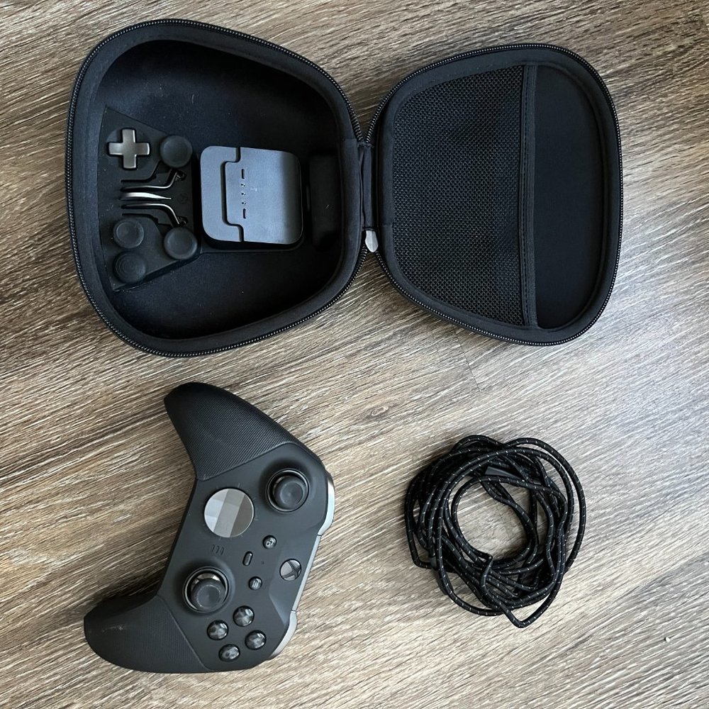 XBOX Elite Wireless Controller + Attachments - Picture 3 of 3